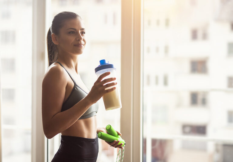 Compléments alimentaires dans le sport – Créatine, protéines & Co. : qu’est-ce qui est judicieux ?